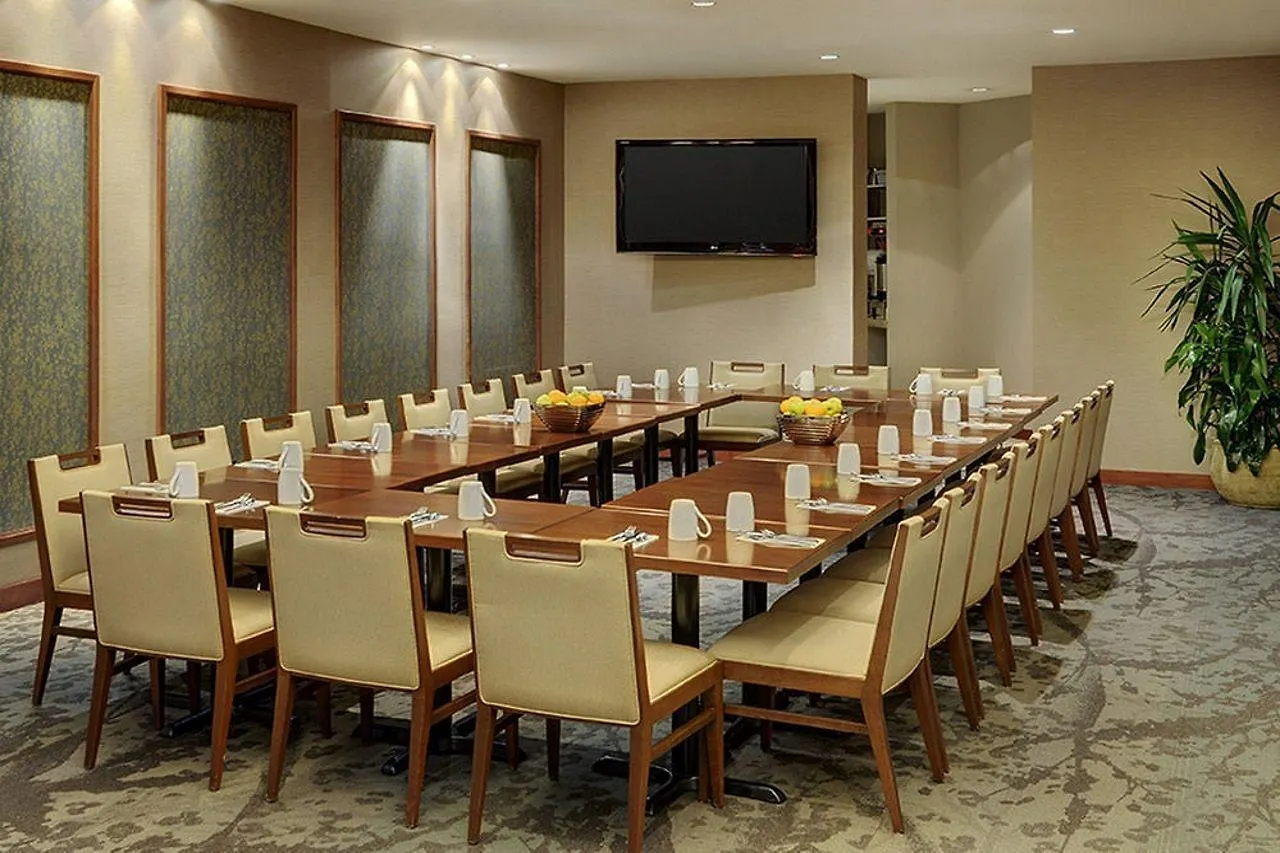 מלון Hilton Quebec 4*, קוויבק סיטי